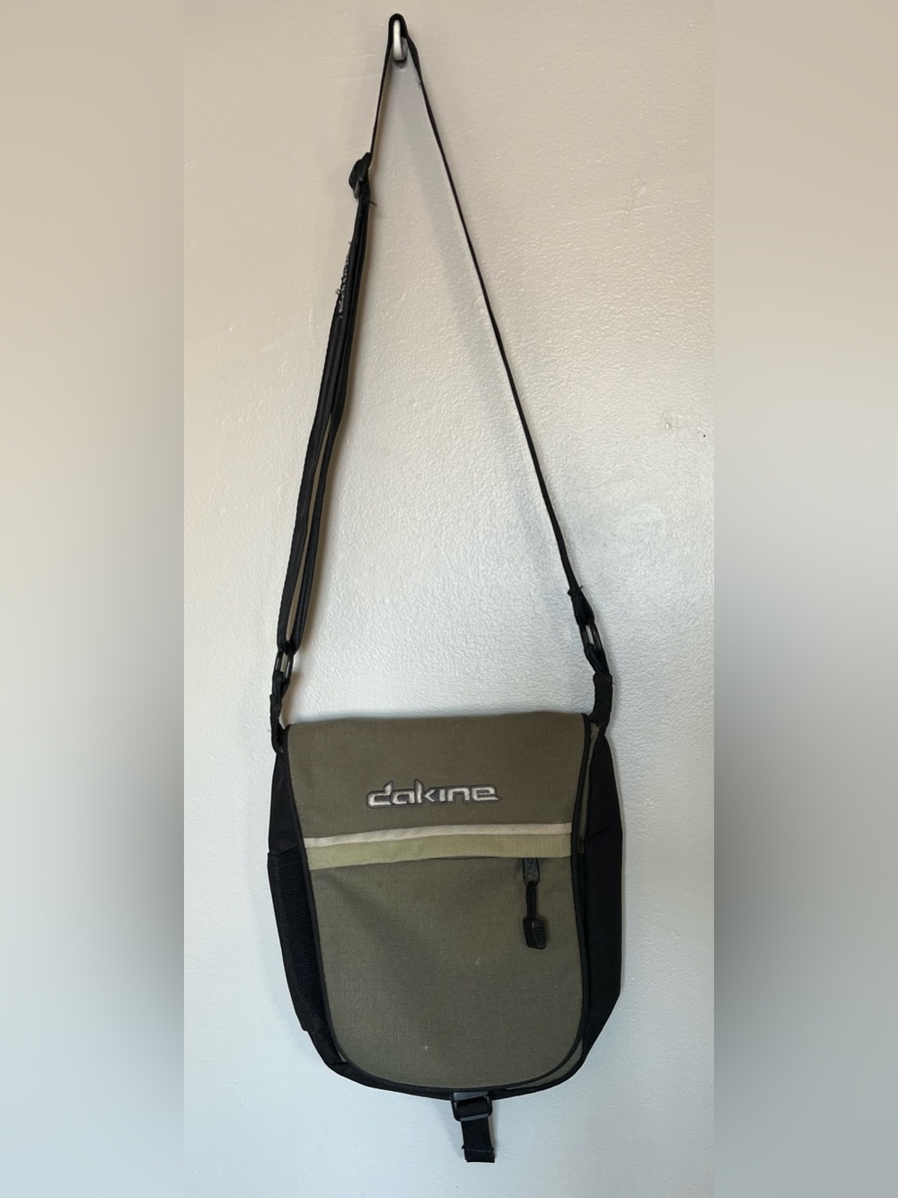 Y2K Dakine Olive Green Crossbody Messenger Bag